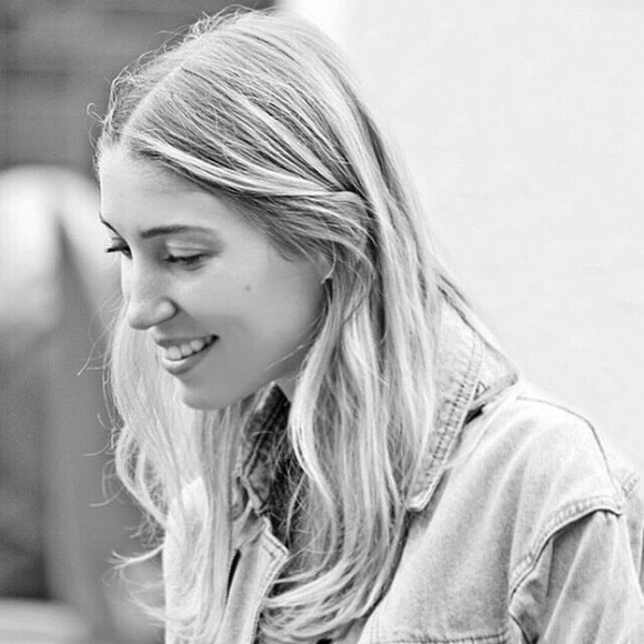 Meet your Posher, Julie - Picture 3 of 3